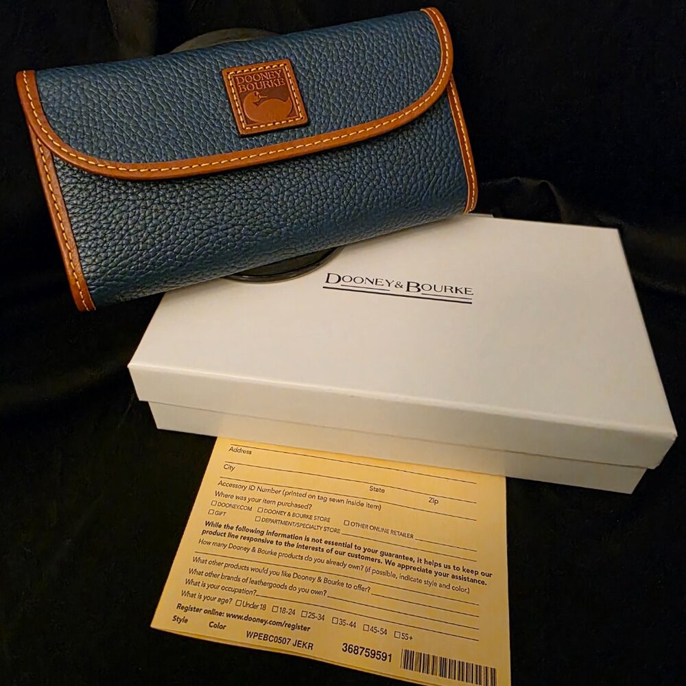 Dooney & Bourke Pebble Grain Baguette Handbag and Continental Clutch **Bundle** - Picture 2 of 14
